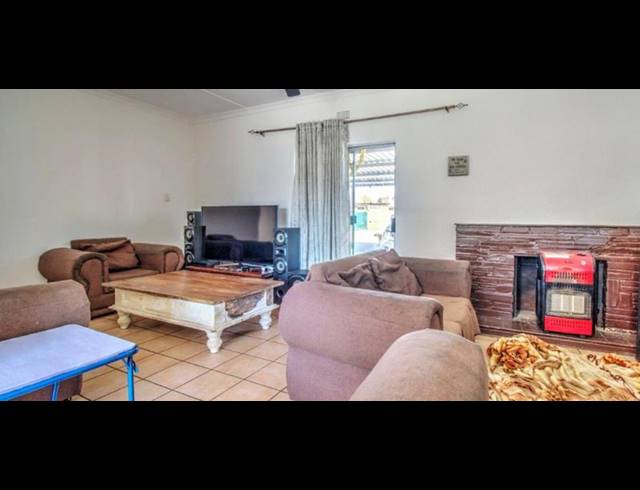3 BEDROOM HOUSE FOR SALE IN CRESSLAWN